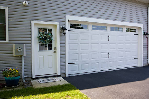 24/7 Emergency Garage Door Panel Replacement experts in Kingman, KS
